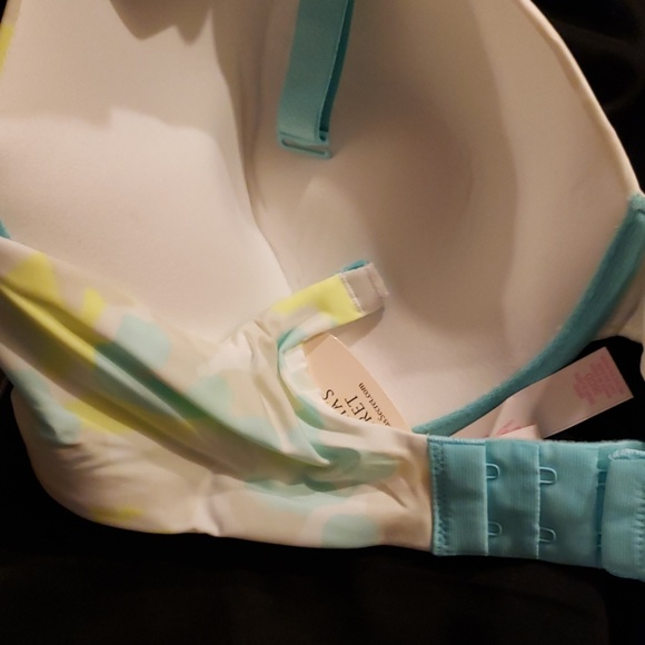 Victoria's Secret Demi Bra - Picture 3 of 4